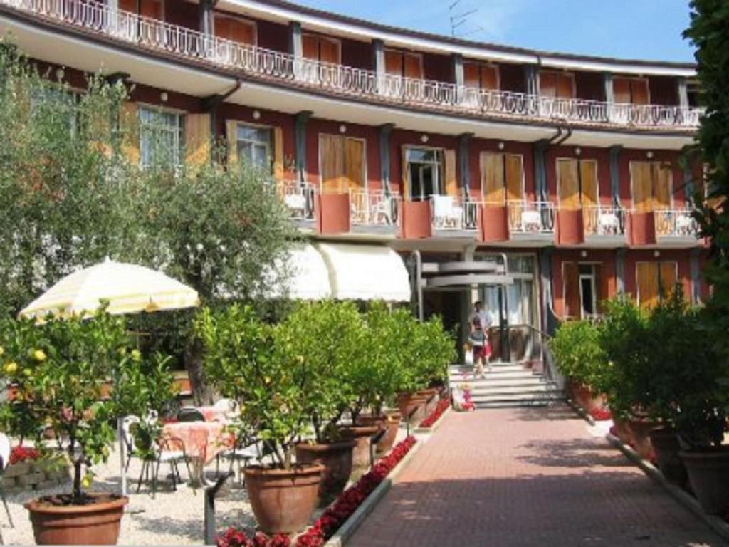 Hotel Continental Garda  Exterior photo