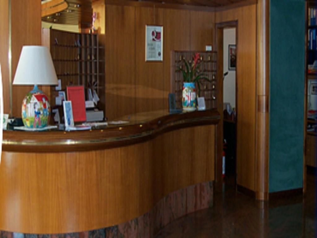 Hotel Continental Garda  Exterior photo