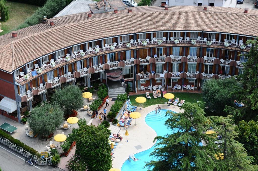 Hotel Continental Garda  Exterior photo