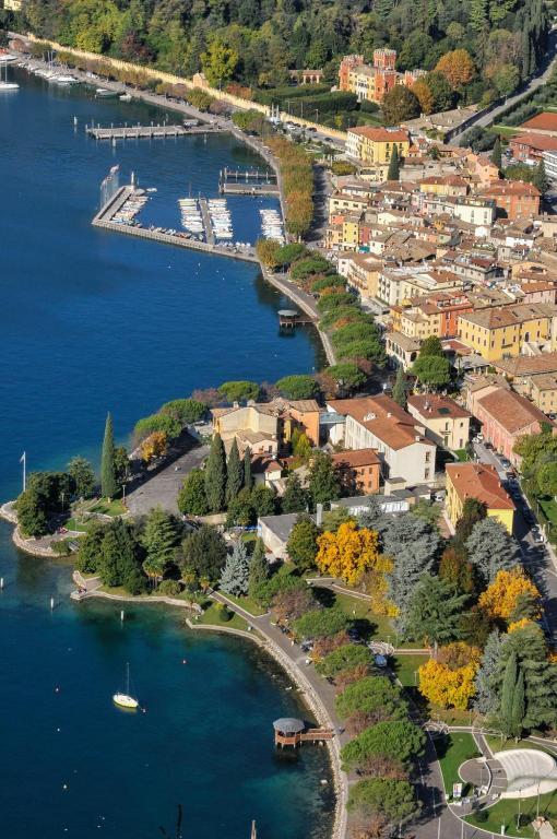 Hotel Continental Garda  Exterior photo