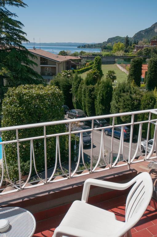 Hotel Continental Garda  Exterior photo