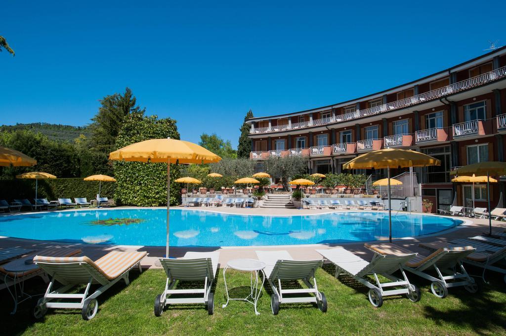 Hotel Continental Garda  Exterior photo