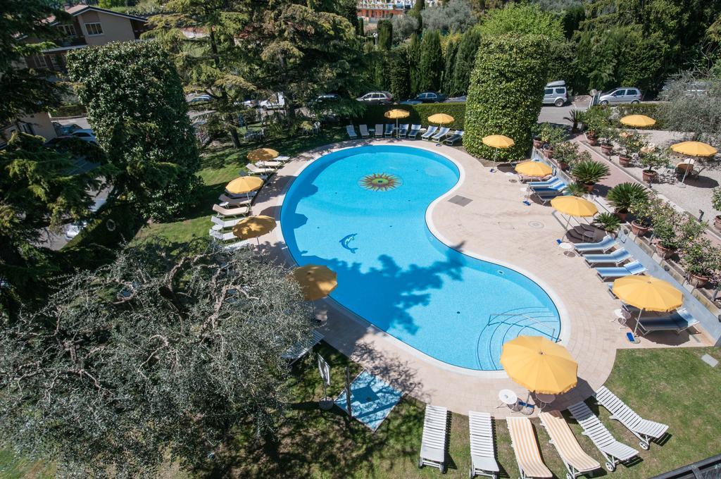 Hotel Continental Garda  Exterior photo