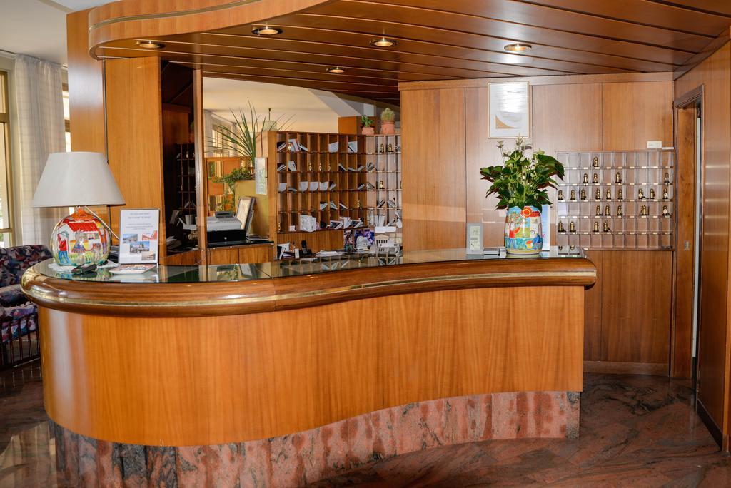 Hotel Continental Garda  Exterior photo